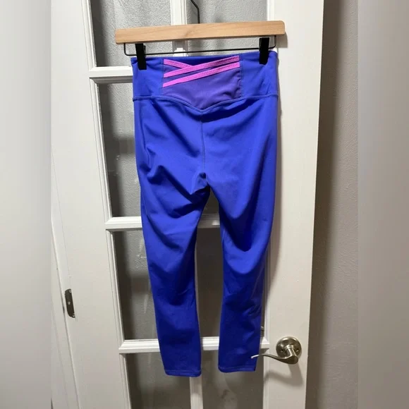 Fabletics Trinity Motion365+High-Waisted Capri/Trinity High Impact Sports Bra - Picture 15 of 15